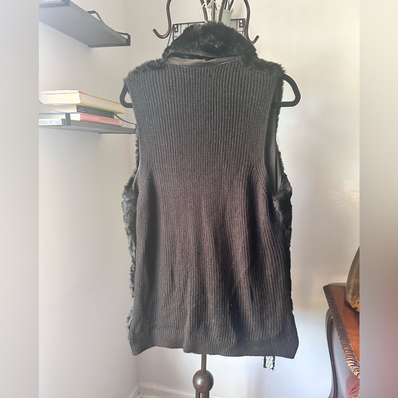 #23 WHITE HOUSE BLACK MARKET FAUX FUR VEST - Picture 7 of 9